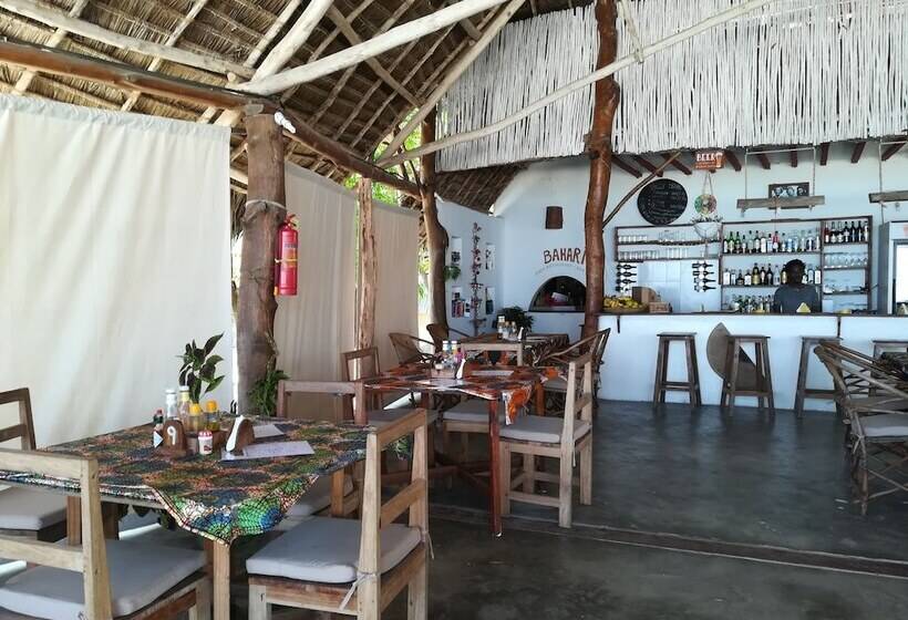 مبيت وإفطار Bahari Beach Bungalows