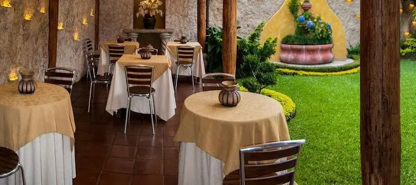 ベッドアンドブレックファースト Hostal Villa Toscana