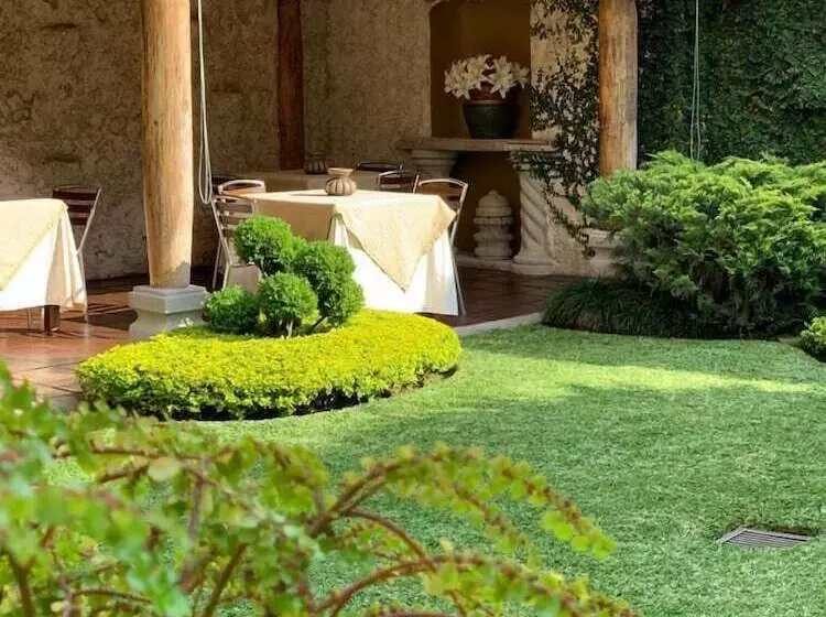 ベッドアンドブレックファースト Hostal Villa Toscana