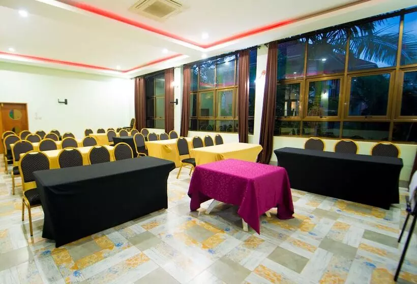 هتل Ci Sand Suites