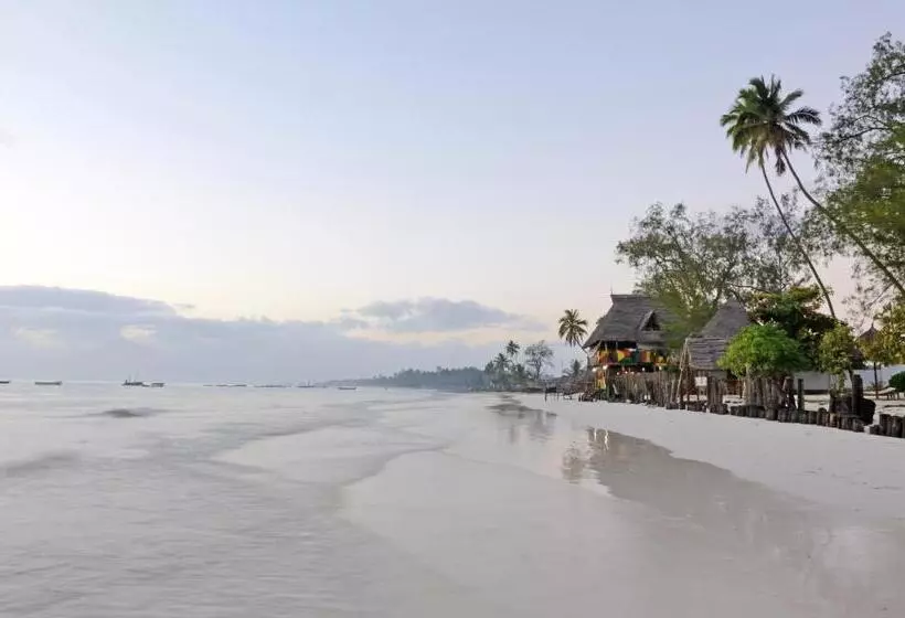Hotelli Kaure Sand Beach Lodge
