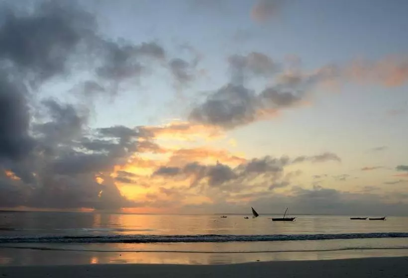 Hotelli Kaure Sand Beach Lodge