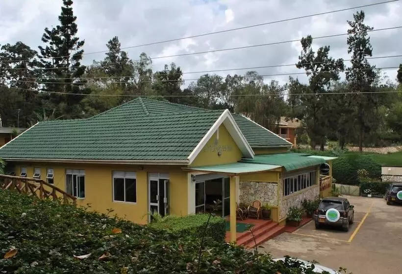 هتل Little Woods Inn