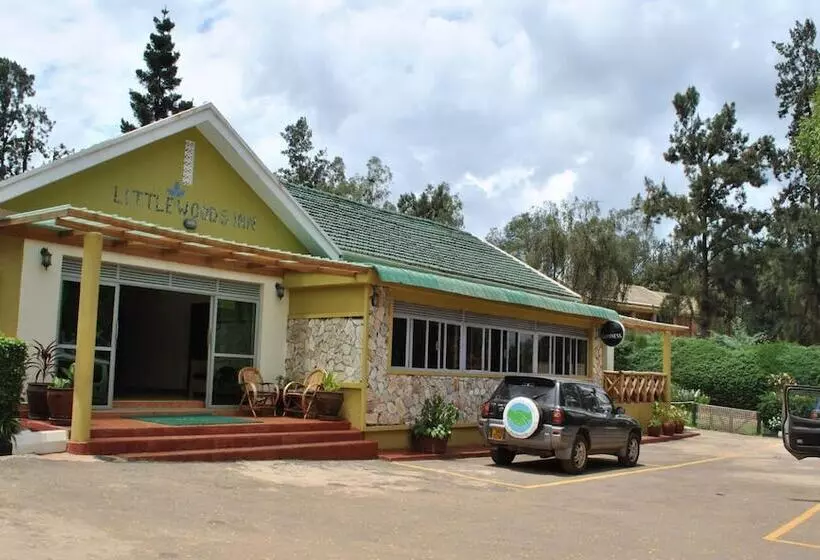 هتل Little Woods Inn