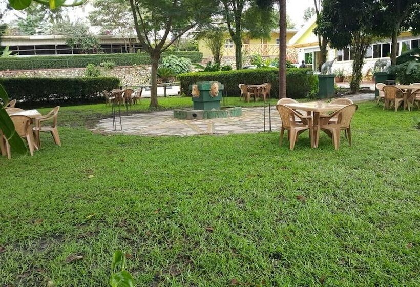 هتل Little Woods Inn