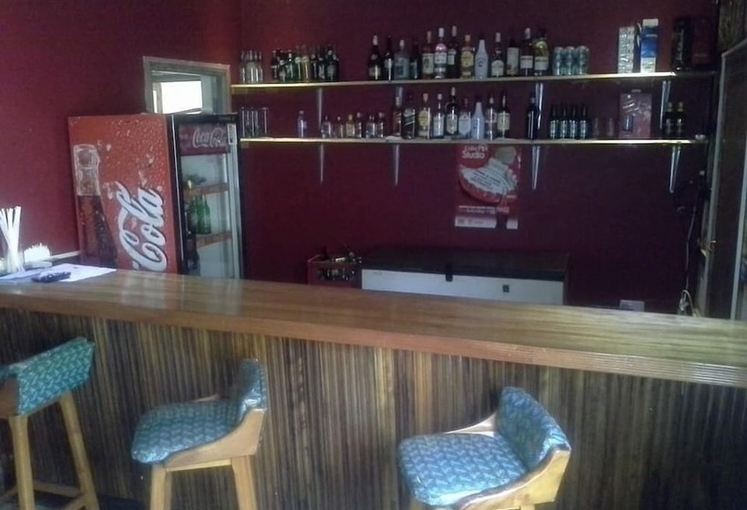 هتل Little Woods Inn