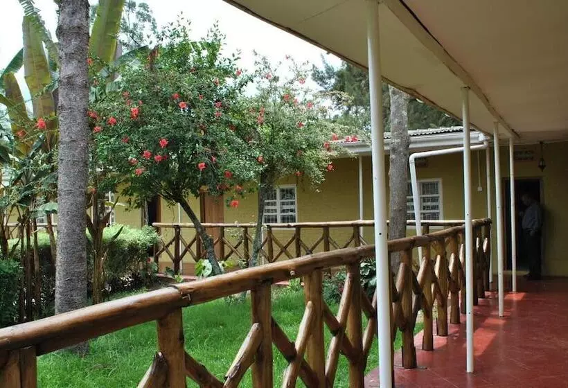 هتل Little Woods Inn