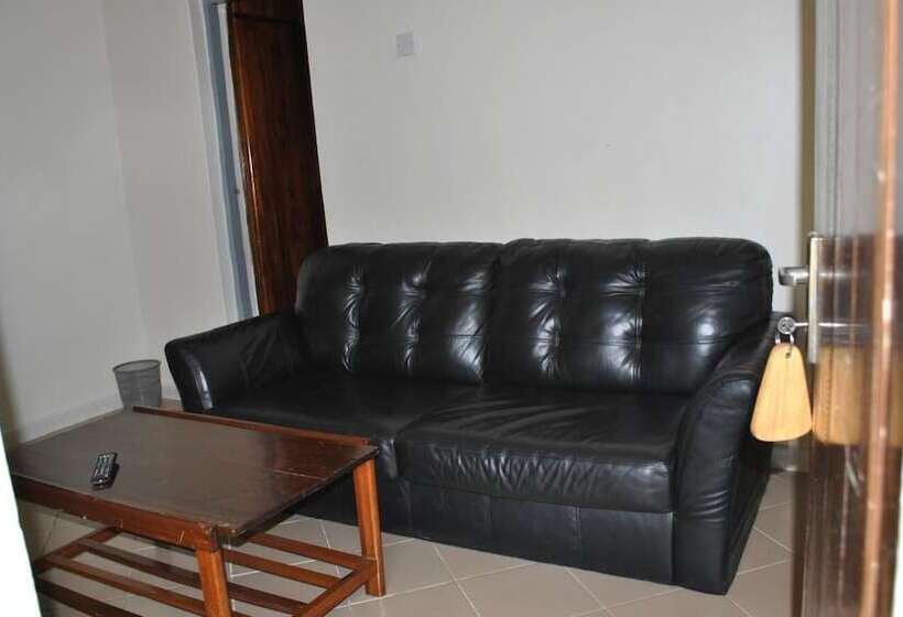 هتل Little Woods Inn