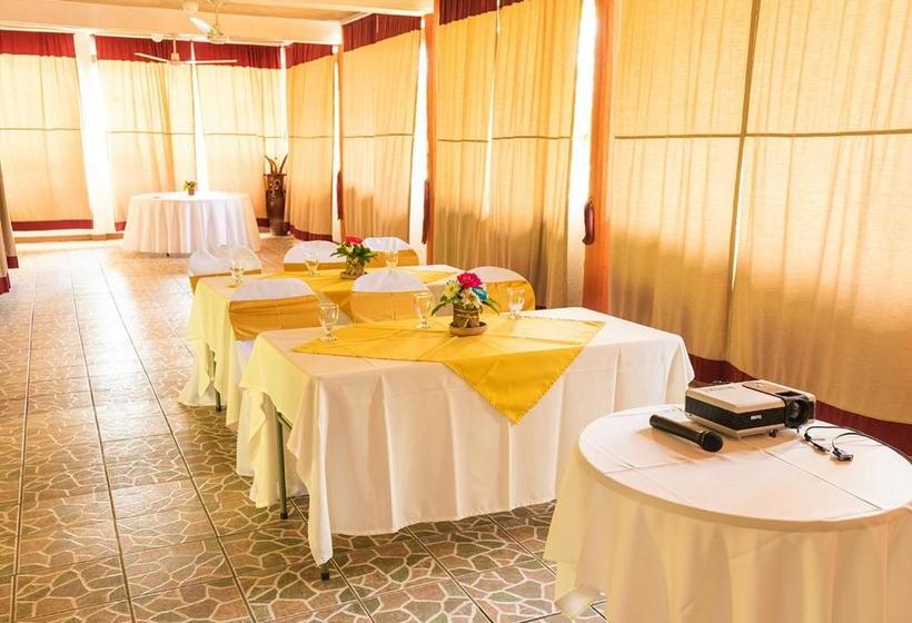 هتل Mansión Los Guichos