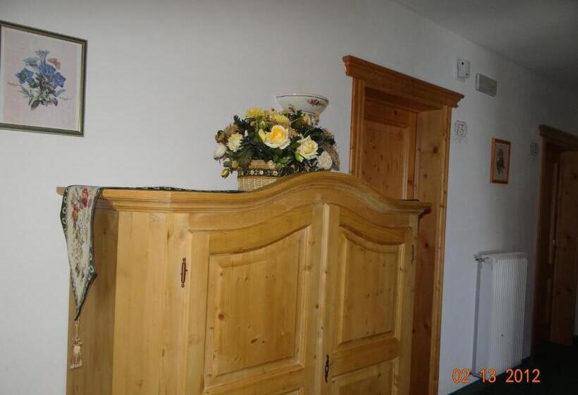 בית מלון כפרי Mondeval