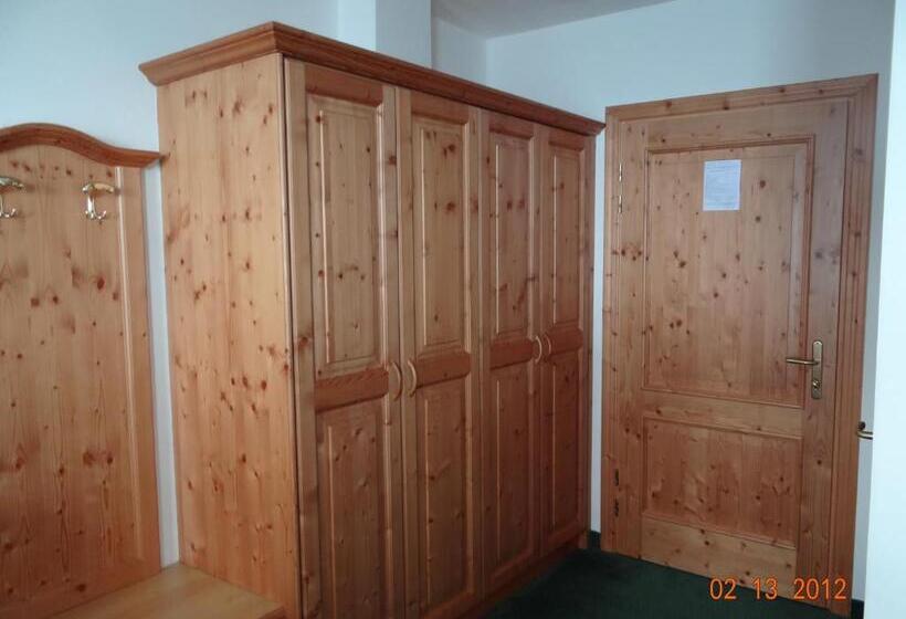 בית מלון כפרי Mondeval