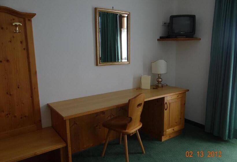 בית מלון כפרי Mondeval