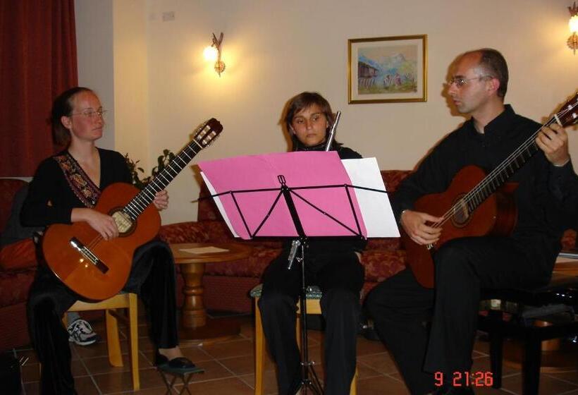 בית מלון כפרי Mondeval