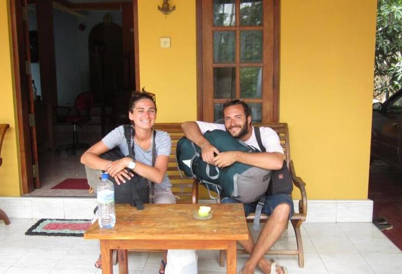 住宿加早餐  Ranith Villa