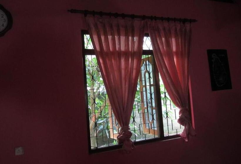 住宿加早餐  Ranith Villa