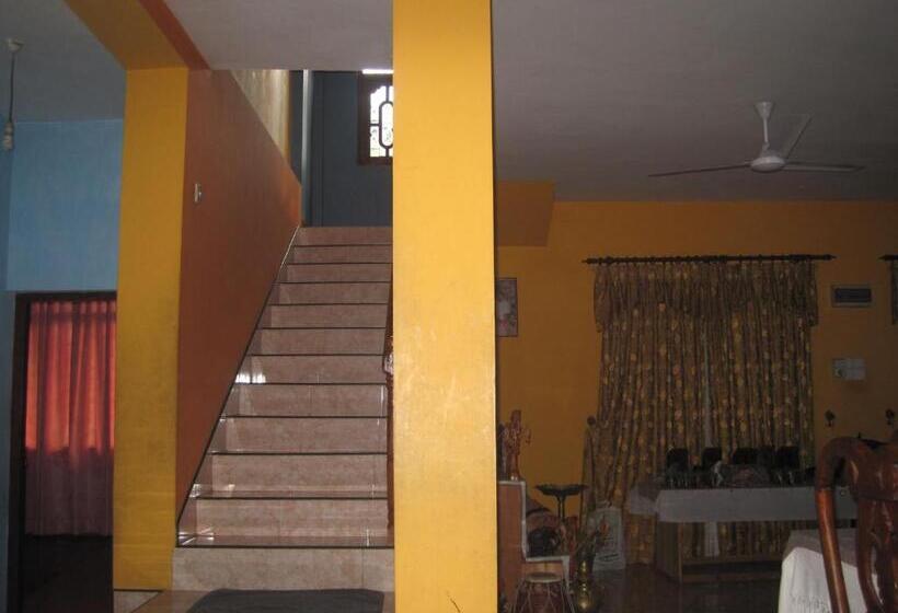 住宿加早餐  Ranith Villa