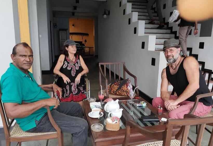 住宿加早餐  Ranith Villa