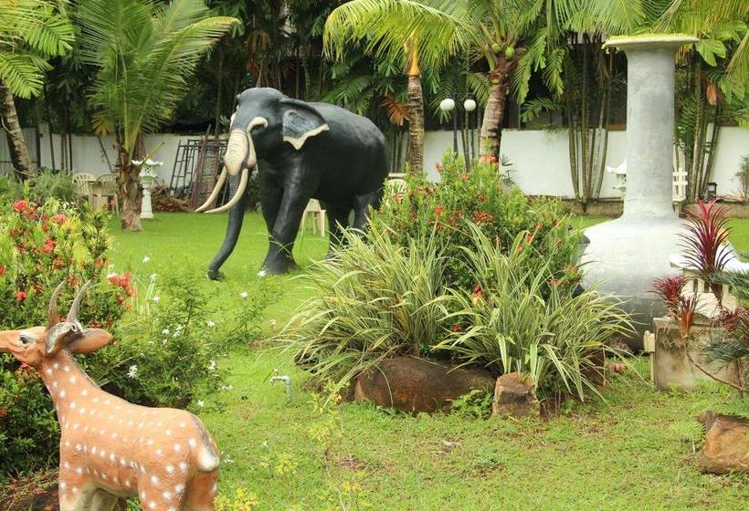 בית מלון כפרי Capital O 236 Amaa River Garden