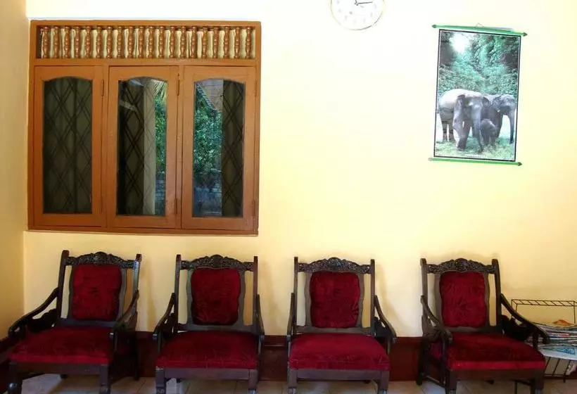ホテル Chamara Guest House