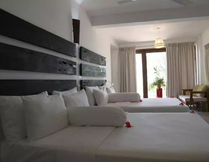 Pinthaliya Resort