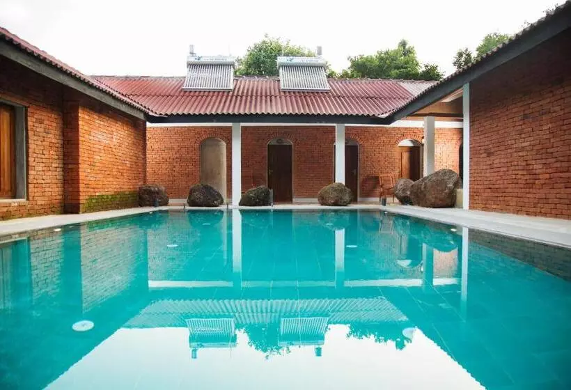 Pinthaliya Resort