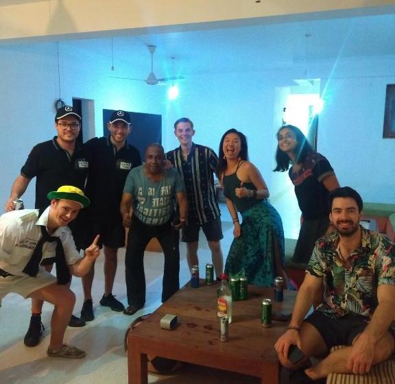 فندق صغير Hitchhike Backpackers