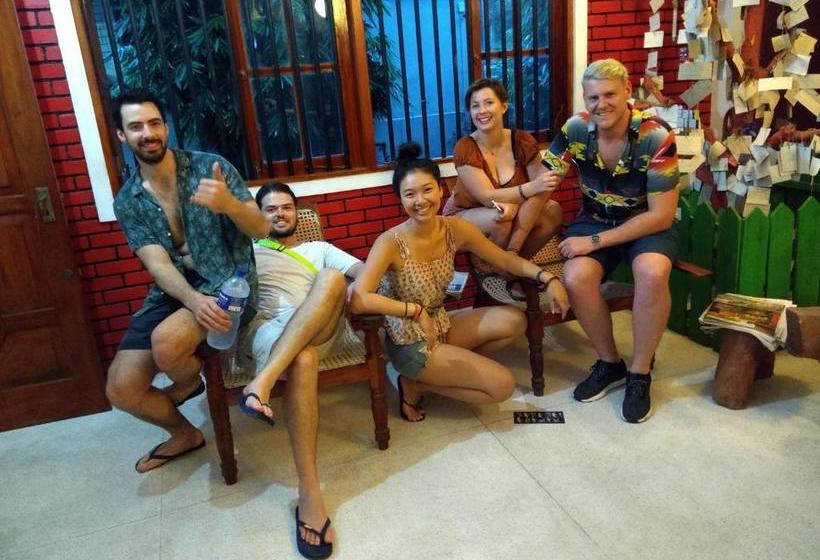 فندق صغير Hitchhike Backpackers