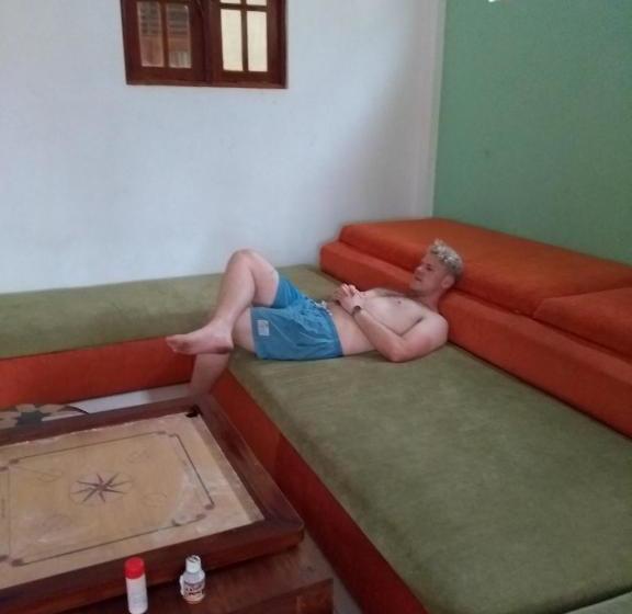 فندق صغير Hitchhike Backpackers