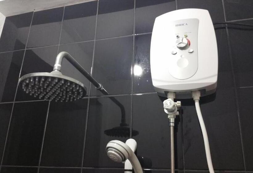 فندق صغير Hitchhike Backpackers