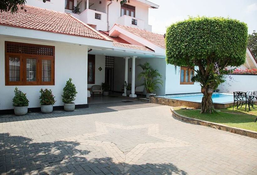 ベッドアンドブレックファースト Suriya Arana