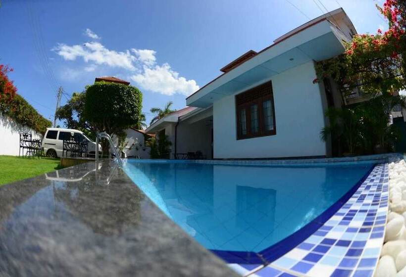 ベッドアンドブレックファースト Suriya Arana