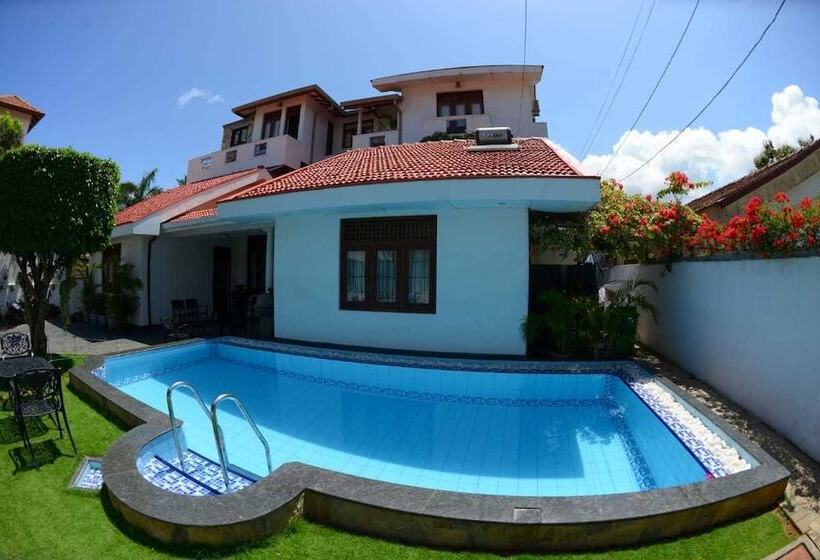 ベッドアンドブレックファースト Suriya Arana