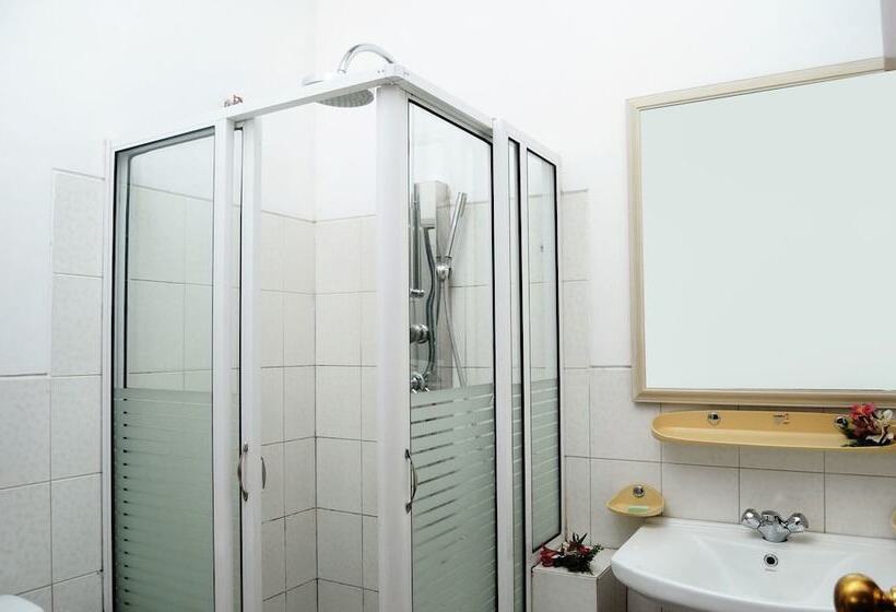 ベッドアンドブレックファースト Suriya Arana