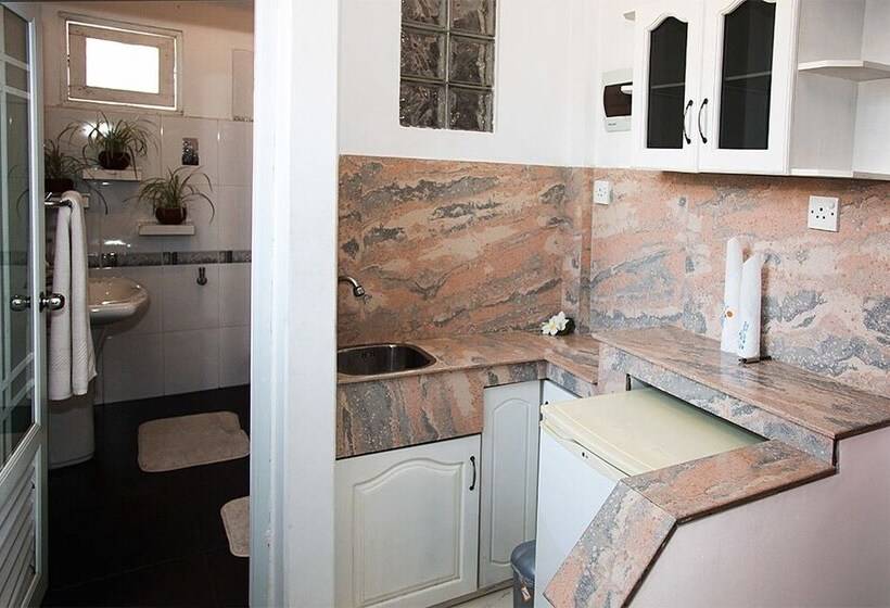 ベッドアンドブレックファースト Suriya Arana