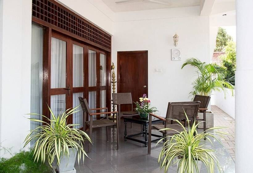 ベッドアンドブレックファースト Suriya Arana