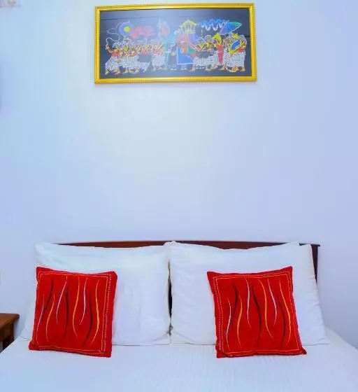 هتل Canal Side Guest House Polonnaruwa