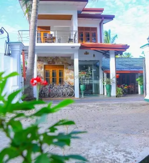 هتل Canal Side Guest House Polonnaruwa