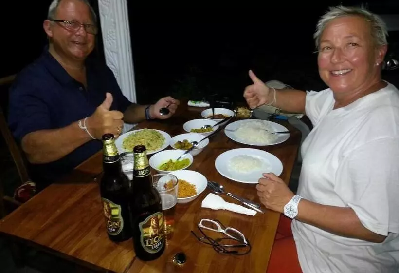 هتل Canal Side Guest House Polonnaruwa
