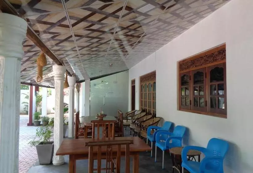 هتل Canal Side Guest House Polonnaruwa