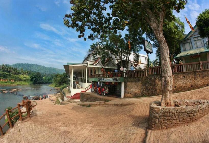 ホテル Pinnalanda   New Deal! Half Off Airport Pickups Available