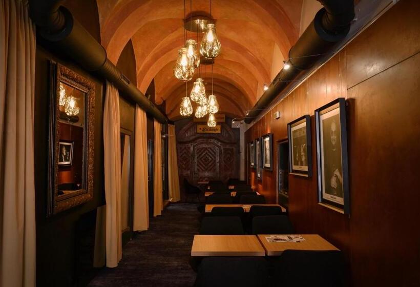 ホテル Zlatá Včela