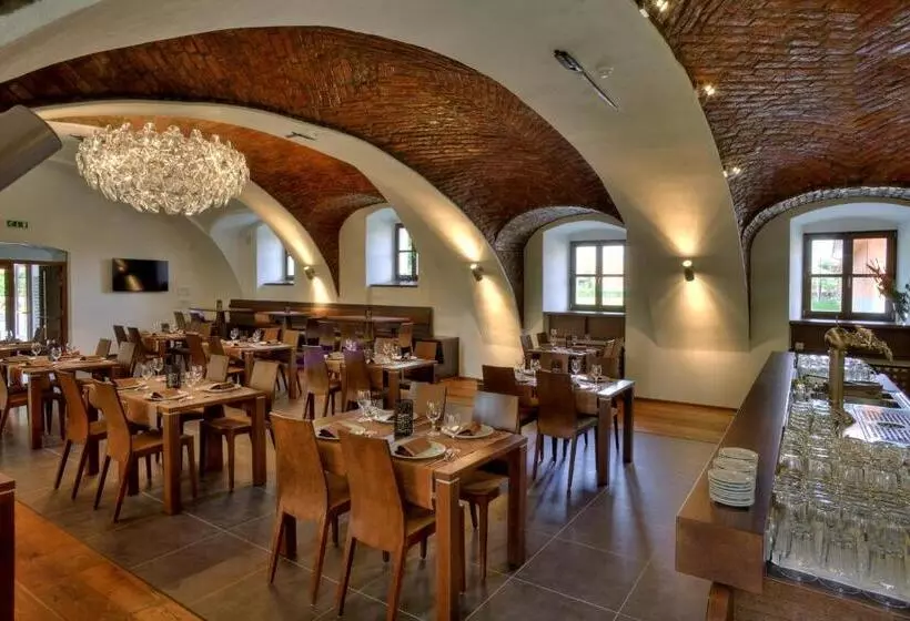 هتل Zámecká Sýpka