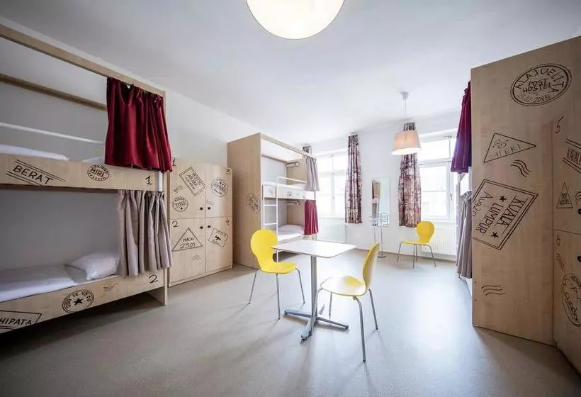 Post Hostel Prague