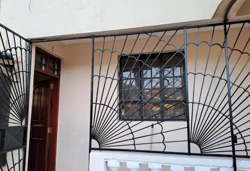تختخواب و صبحانه Mahnoor Airbnb