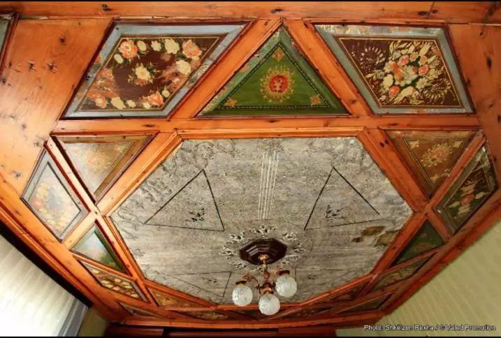 تختخواب و صبحانه Bujtina Zhaveli