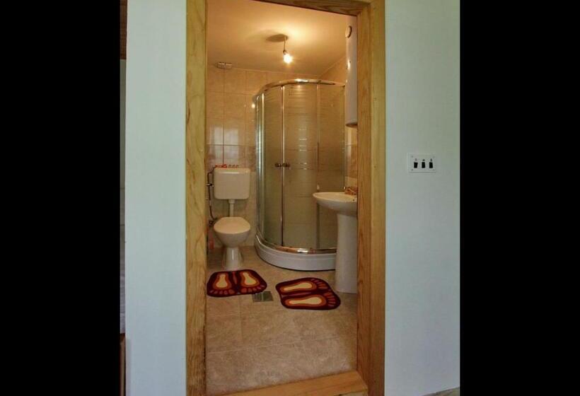 تختخواب و صبحانه Bujtina Zhaveli