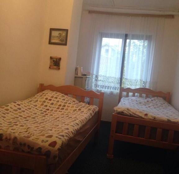 تختخواب و صبحانه Bujtina Zhaveli