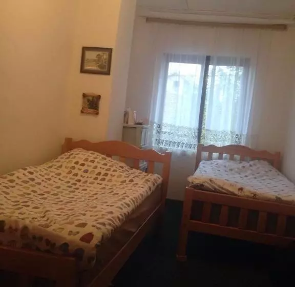 تختخواب و صبحانه Bujtina Zhaveli