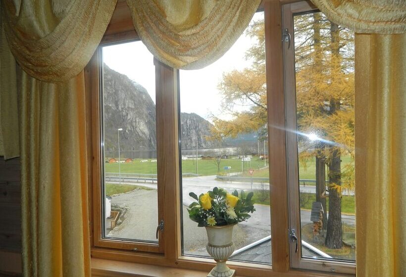 צימר Eidfjord Gjestgiveri