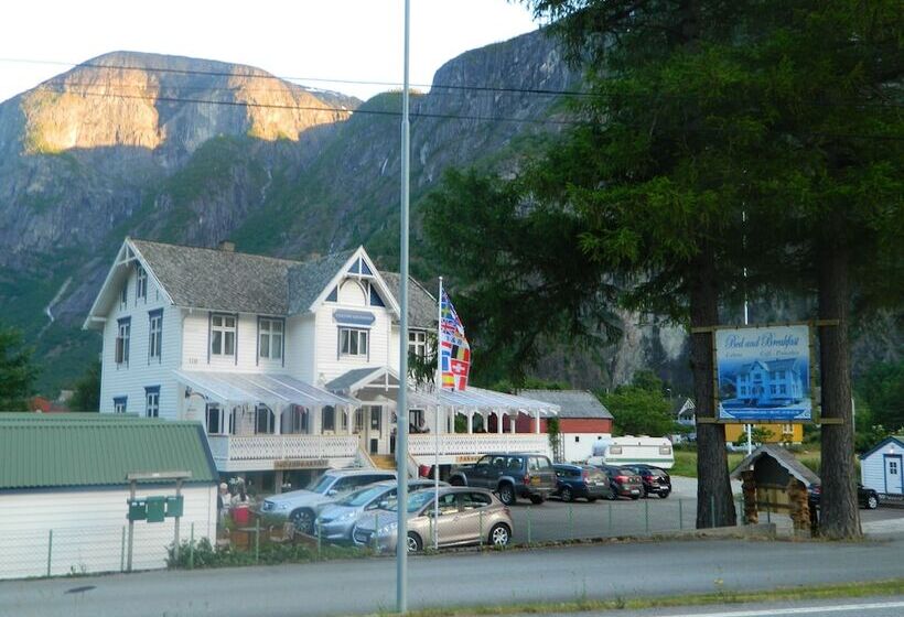 צימר Eidfjord Gjestgiveri